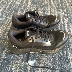 Mount to Coast S1 Woman’s Black Running Shoes Sneakers